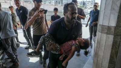 İsrail, ateşkese rağmen Gazze'de yerinden edilenlerin kaldığı &ccedil;adırlara saldırdı