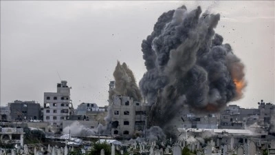 İsrail, ateşkese rağmen Gazze Şeridi&rsquo;nde hava saldırıları ve yıkımlarını s&uuml;rd&uuml;r&uuml;yor