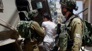 İsrail Batı Şeria'da 12 kişiyi gözaltına aldı
