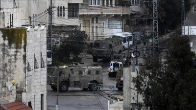 İsrail Batı Şeria'da cami ve evlere baskınlar d&uuml;zenledi: 1 yaralı 9 g&ouml;zaltı