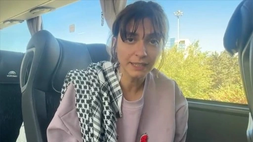 İsrail'de alıkonulan Küresel Sumud Filosu'nun Türk aktivisti Sena Polat, yaşadıklarını anl