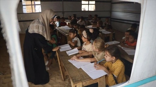 İsrail Ekim 2023'ten beri Gazze ve Batı Şeria'da 20 bini aşkın öğrenci ile 1037 öğretmeni