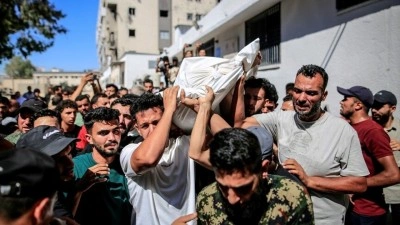 İsrail, Gazze'de d&uuml;ğ&uuml;n davetiyesini dağıtmaya &ccedil;ıkan damat adayını &ouml;ld&uuml;rd&uuml;