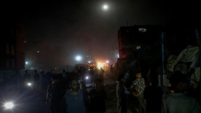 İsrail Gazze'de yerinden edilenlerin &ccedil;adırını vurdu, 1'i &ccedil;ocuk 3 kişi hayatını kaybetti