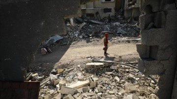 İsrail, Gazze Şeridi'nde sivil yerleşimleri vurmaya devam ediyor