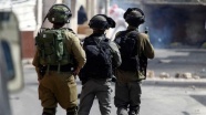 İsrail geçen ay 450 Filistinliyi gözaltına aldı