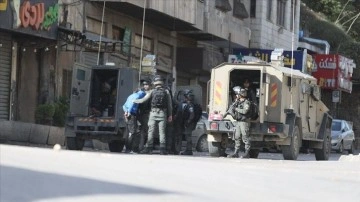 İsrail güçleri Batı Şeria ve Doğu Kudüs'te 20 Filistinliyi gözaltına aldı