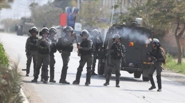 İsrail güçleri, Batı Şeria ve Doğu Kudüs'te 35 Filistinliyi gözaltına aldı