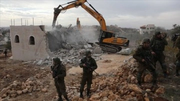 İsrail güçleri Batı Şeria'da Filistinlilere ait ev ve tesisleri yıktı