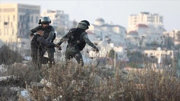 İsrail güçleri, Batı Şeria'daki baskınlarda çok sayıda Filistinliyi gözaltına aldı