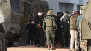 İsrail güçleri, işgal altındaki Batı Şeria'da 14 Filistinliyi gözaltına aldı