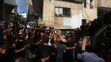 İsrail güçlerince Nablus'ta öldürülen Filistinlinin cenazesi toprağa verildi