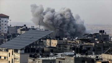 İsrail, güvenli bölge diye gösterdiği Gazze Şeridi'nin güneyindeki hastane yakınını vurdu