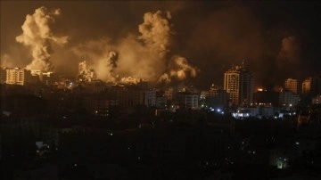 İsrail, hava saldırılarının yanı sıra, denizden de Gazze'yi vurmaya başladı