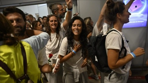 İsrail'in alıkoyduğu Küresel Sumud Filosu aktivistlerinden 29'u Madrid'e ulaştı