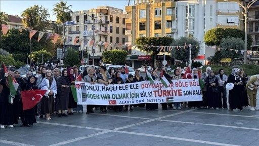 İsrail'in alıkoyduğu Küresel Sumud Filosu aktivistlerinden Arslan ve Şimşek, Alanya'da kar