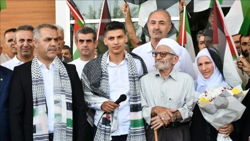 İsrail'in alıkoyduğu Küresel Sumud Filosu aktivistlerinden Batmanlı doktor memleketine döndü