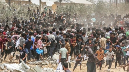 İsrail'in desteklediği yardım noktasında askerlerin açtığı ateşte yaralılar olduğunu bildirildi