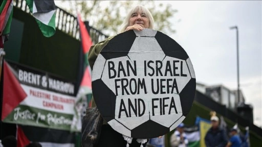 İsrail'in futboldan men edilmesini isteyen protestocular Wembley Stadı'na yürüdü