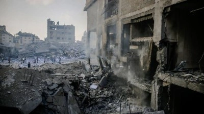 İsrail'in Gazze'de bir eve d&uuml;zenlediği saldırıda 2'si kadın 4 Filistinli yaralandı