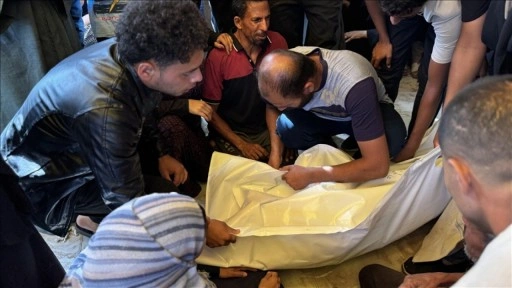 İsrail'in Gazze'de yardım dağıtım merkezi yakınlarındaki saldırısında 3 kişi hayatını kayb