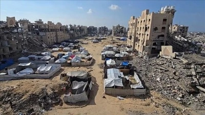 İsrail'in Gazze'de yerinden edilenlerin &ccedil;adırlarına d&uuml;zenlediği saldırılarda yaralananlar
