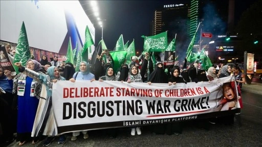 İsrail'in Gazze'ye saldırıları ve gıdaya erişimi engellemesi İstanbul'da protesto edi