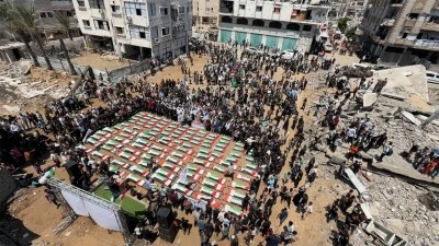 İsrail'in Gazze'ye saldırısından 3 yıl sonra enkazdan &ccedil;ıkarılan 112 naaş i&ccedil;in cenaze hazırlıkları yapılıyor