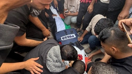 İsrail'in Han Yunus'taki Nasır Hastanesi'ne düzenlediği saldırıda 1'i gazeteci 2 kişi öldü