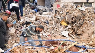 İsrail'in L&uuml;bnan'a saldırısında 3 yakını &ouml;len Abbud, g&uuml;nlerdir kardeşinin enkaz altından &ccedil;