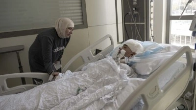 İsrail'in L&uuml;bnan'a saldırısında ağır yaralanan 16 yaşındaki Halid, yoğun bakımda yaşama m&uuml;cadelesi veriyor