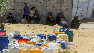 İsrail'in şebekelerini tahrip ettiği ve ablukayı s&uuml;rd&uuml;rd&uuml;ğ&uuml; Gazze'de su krizi b&uuml;y&uuml;yor