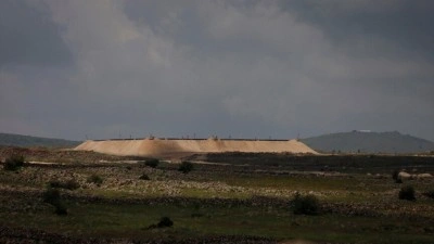 İsrail'in Suriye'nin Kuneytra kırsalındaki askeri tahkimatı binlerce d&ouml;n&uuml;m araziyi kullanı