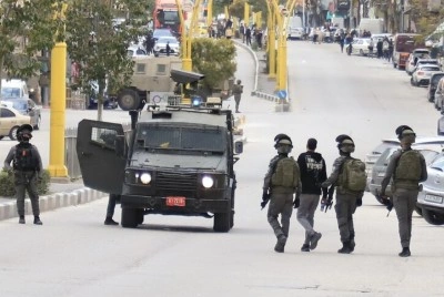İsrail, işgal altındaki Batı Şeria'da 40 Filistinliyi g&ouml;zaltına aldı