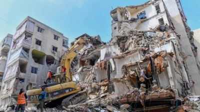 İsrail, L&uuml;bnan'ın g&uuml;neyinde işgal ettiği beldelerde evleri yıkmaya devam ediyor