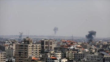 İsrail ordusu abluka altındaki Gazze'yi vurdu