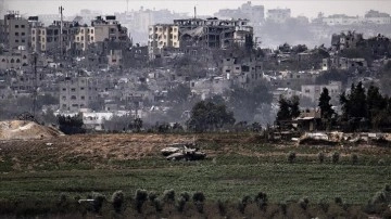 İsrail ordusu: Askerlerimiz Gazze'de kara operasyonlarını genişletmeyi sürdürüyor