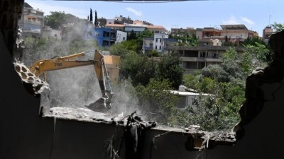 İsrail ordusu, ateşkese rağmen L&uuml;bnan'ın g&uuml;neyinde evleri iş makineleriyle yıktı