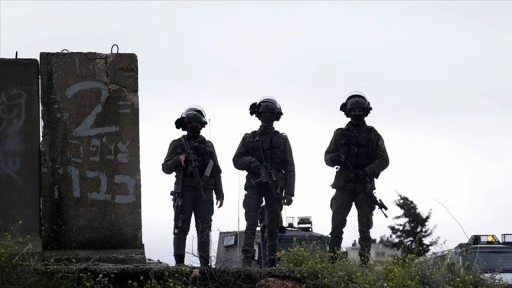 İsrail ordusu Batı Şeria&rsquo;da cuma namazının ardından cemaati ablukaya aldı