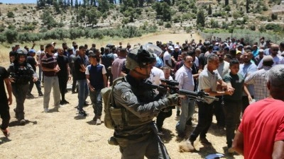 İsrail ordusu, Batı Şeria'da d&uuml;zenlediği baskınlarda bir Filistinliyi yaraladı, bir kişiyi g&ouml;za
