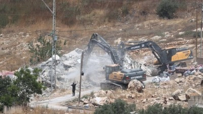 İsrail ordusu Batı Şeria'da Filistinlilere ait &uuml;&ccedil; katlı evi yıktı