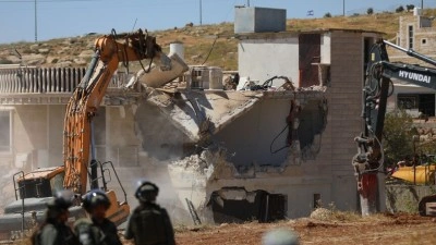 İsrail ordusu Batı Şeria'da sebze pazarındaki iş yerlerini yıktı
