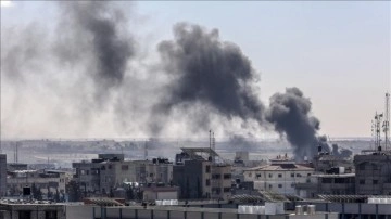 İsrail ordusu, Gazze kentinin batısındaki bir yerleşim alanını havaya uçurdu