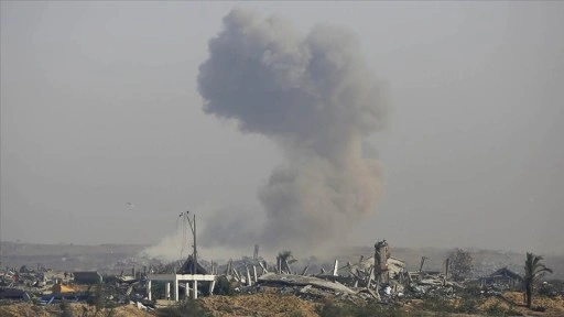 İsrail ordusu, Gazze'nin güneyini topçu ve helikopter ateşiyle vurdu