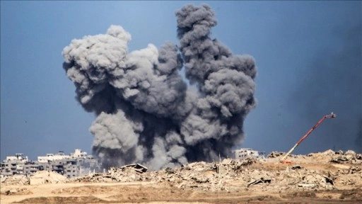 İsrail ordusu, Gazze'nin kuzey ve güney bölgelerini bombaladı, evleri havaya uçurdu