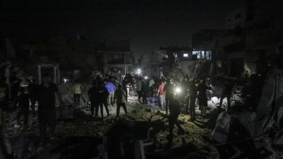 İsrail ordusu, Gazze Şeridi'nin merkezindeki 2 binayı hava saldırısıyla yıktı