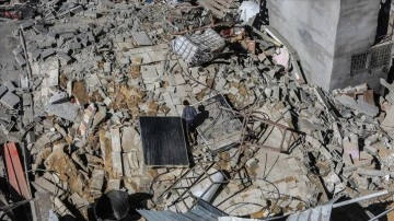 İsrail ordusu Gazze'de 7 katlı binayı bombaladı