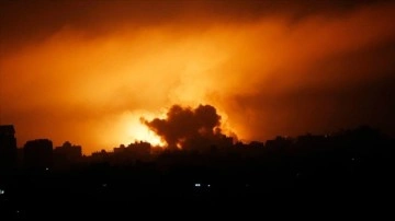 İsrail ordusu Gazze'ye gece boyunca 100 saldırı düzenledi