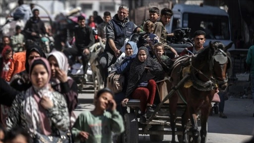 İsrail ordusu, halkı sürgün ederek Gazze Şeridi'ni kuzey ve güneyden işgal ediyor