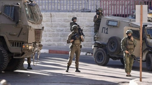 İsrail ordusu işgal altındaki Batı Şeria'da 15 Filistinliyi gözaltına aldı